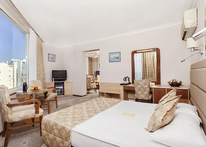 Izmir Palas Hotel Otel 4*