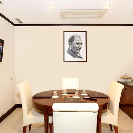 酒店 伊兹密尔帕拉斯酒店 4*